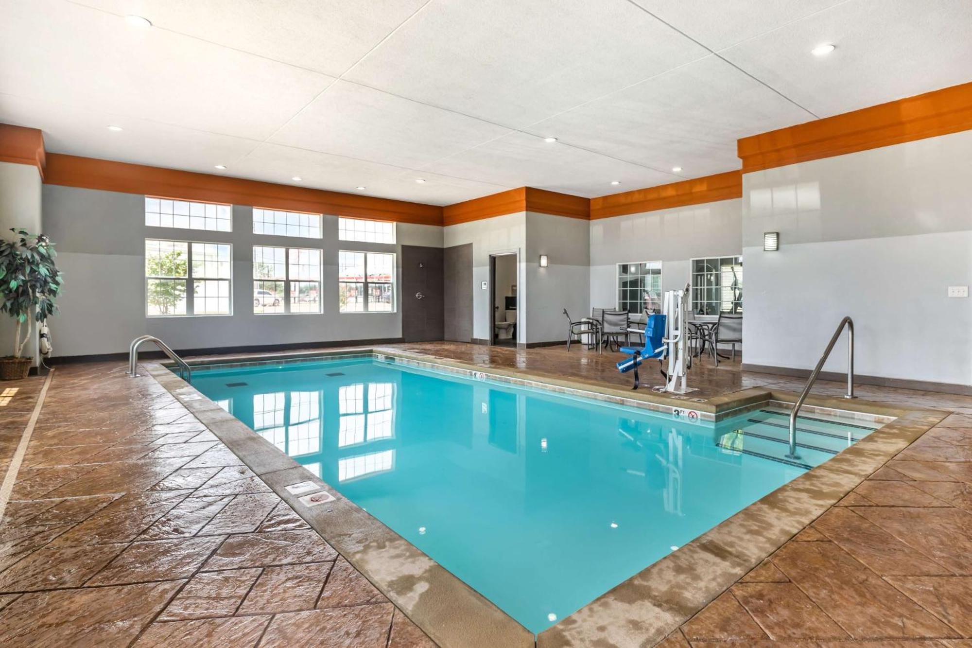 Best Western Plus Coweta'S 1St Hotel Экстерьер фото